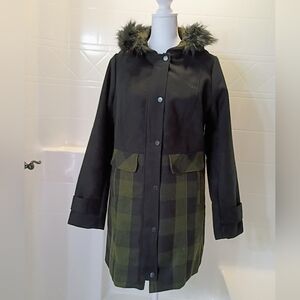A&I Stylish Black and Green Winter Jacket with Faux Fur Hood NWOT